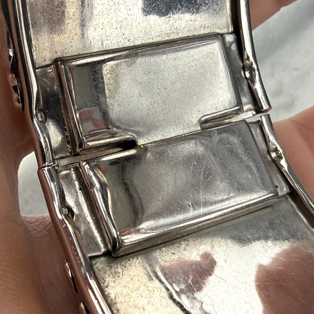 Vintage Chunky Bangle Bracelet Repousse Hinged Silver Tone 7" - Picture 3 of 10